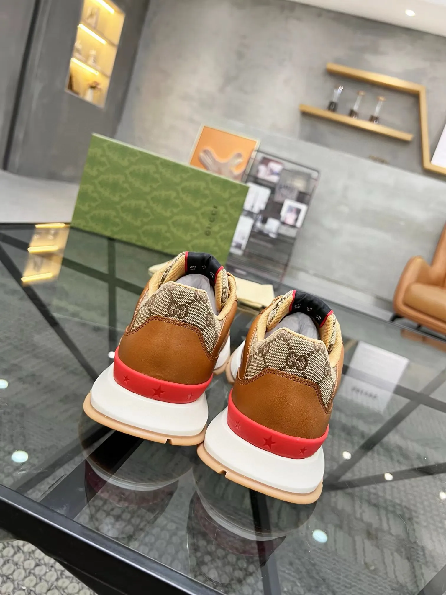 Factory price: 458💰New men's shoes GUCCI [Lightning] latest shoes shipped. Original quality, fashionable, made of special materials, sheepskin lining, brand new packaging. The foot feels super comfortable and the workmanship is impeccable. Size: 38-44, customized 45